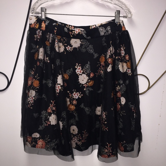 Torrid black skirt with floral print - Picture 2 of 5